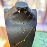 V JEWELRY SET
