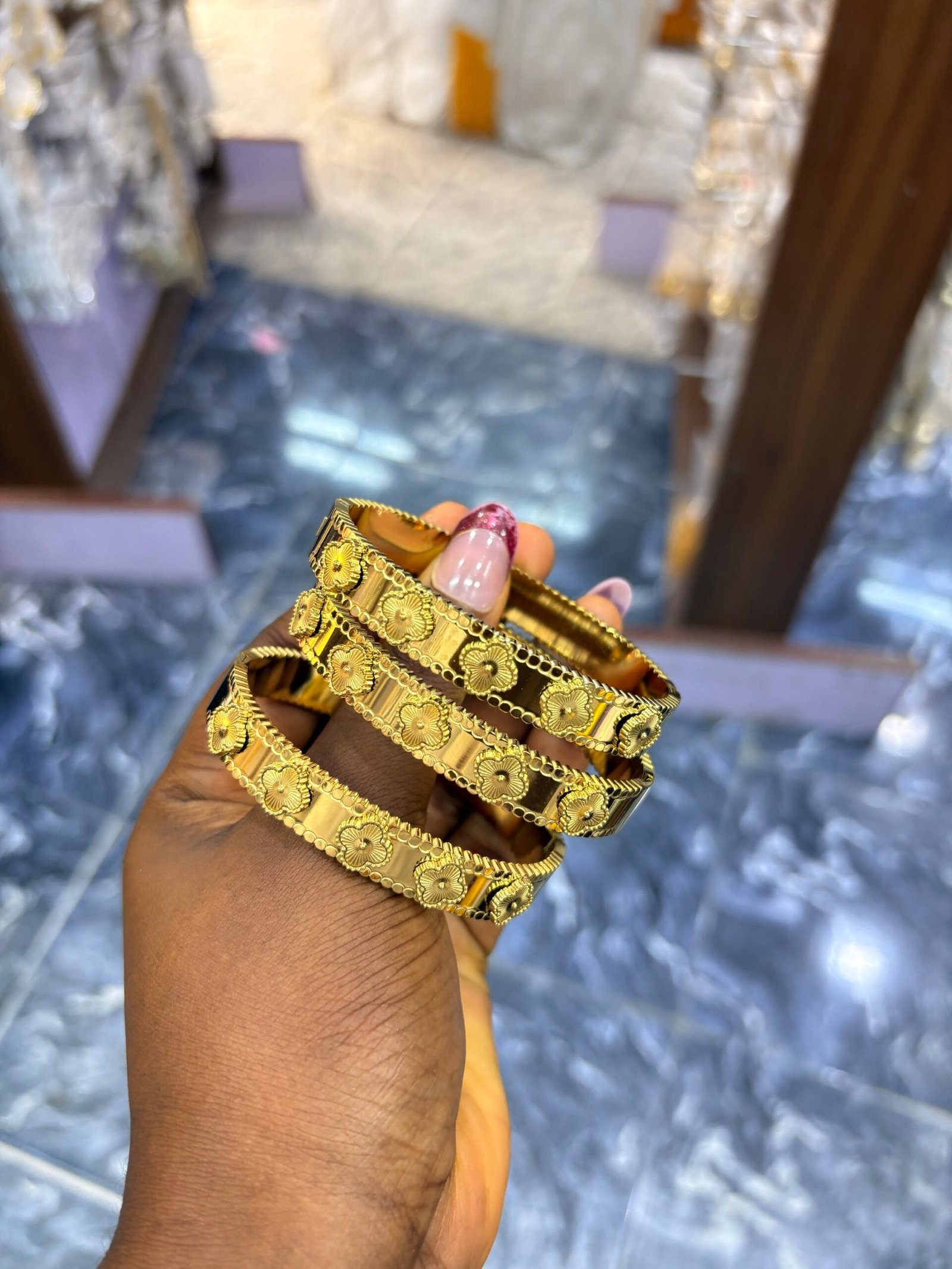 img_2552 GOLD VCA BRACELET - Image 1