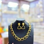 BLACK VINTAGE NECKLACE