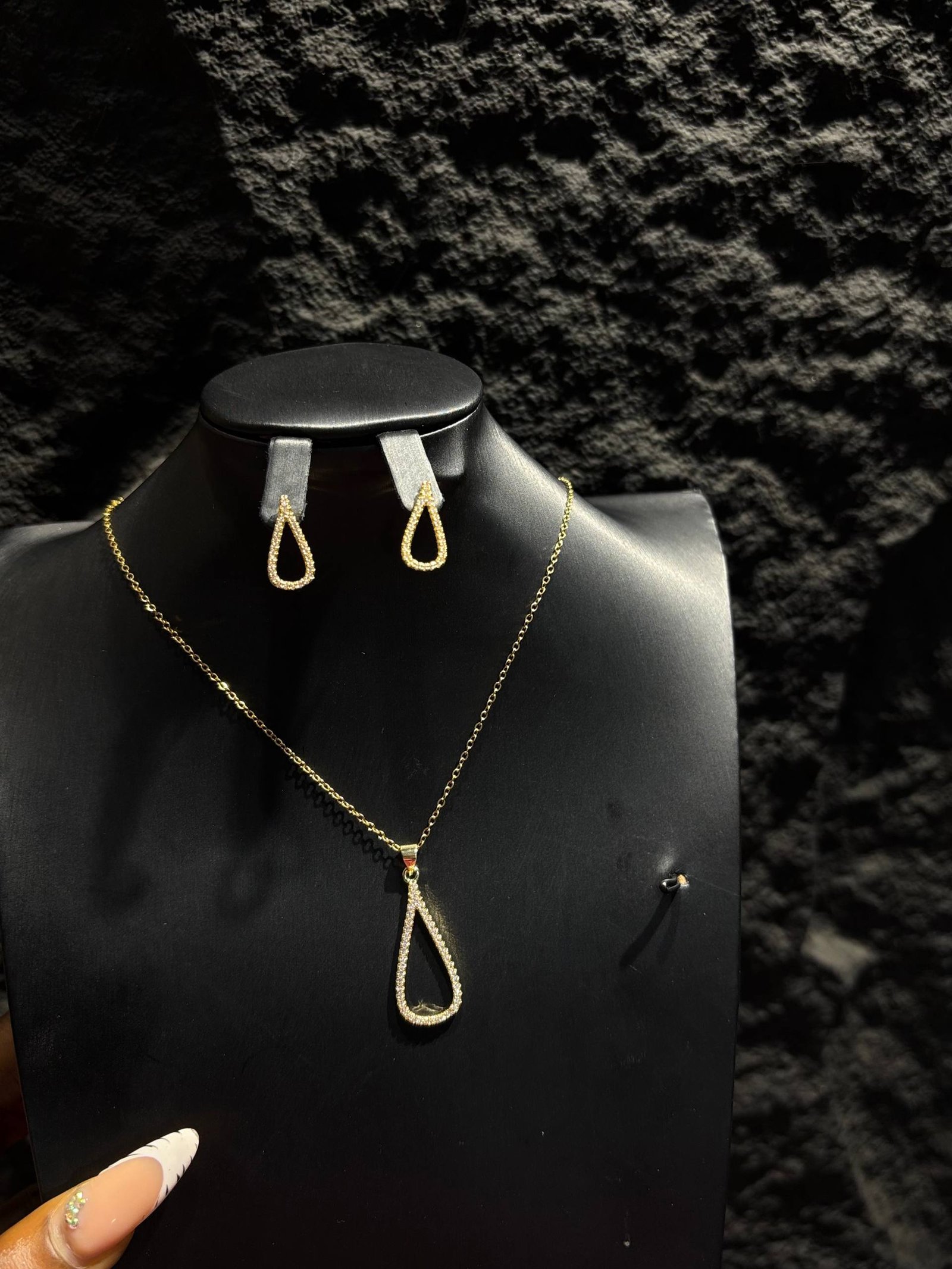 IMG_20261018_175038_293 GLAMZ NECKLACE - Image 1